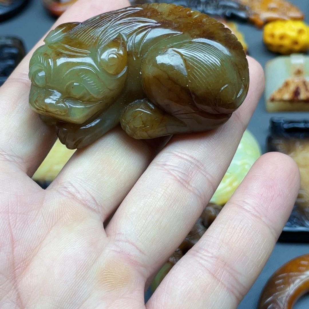 转***，和田玉未镶嵌颈饰