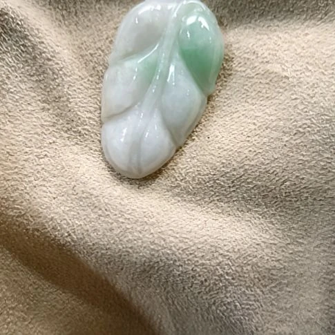 翡翠未镶嵌颈饰大业有成，金枝玉叶，家大业大