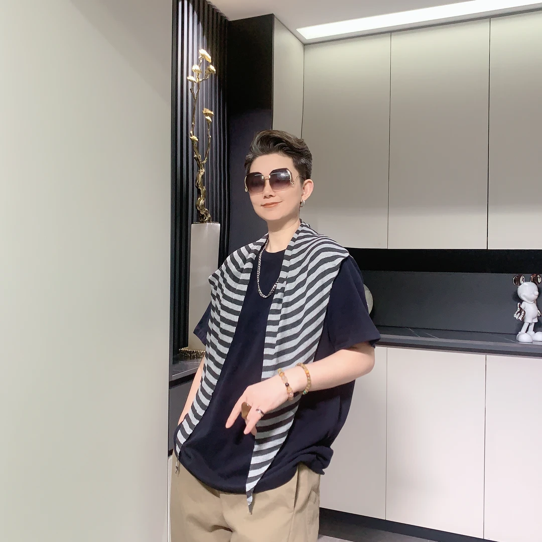 【六哥原创】2025设计款潮流休闲百搭帅气弹力搭披肩圆领短袖T恤