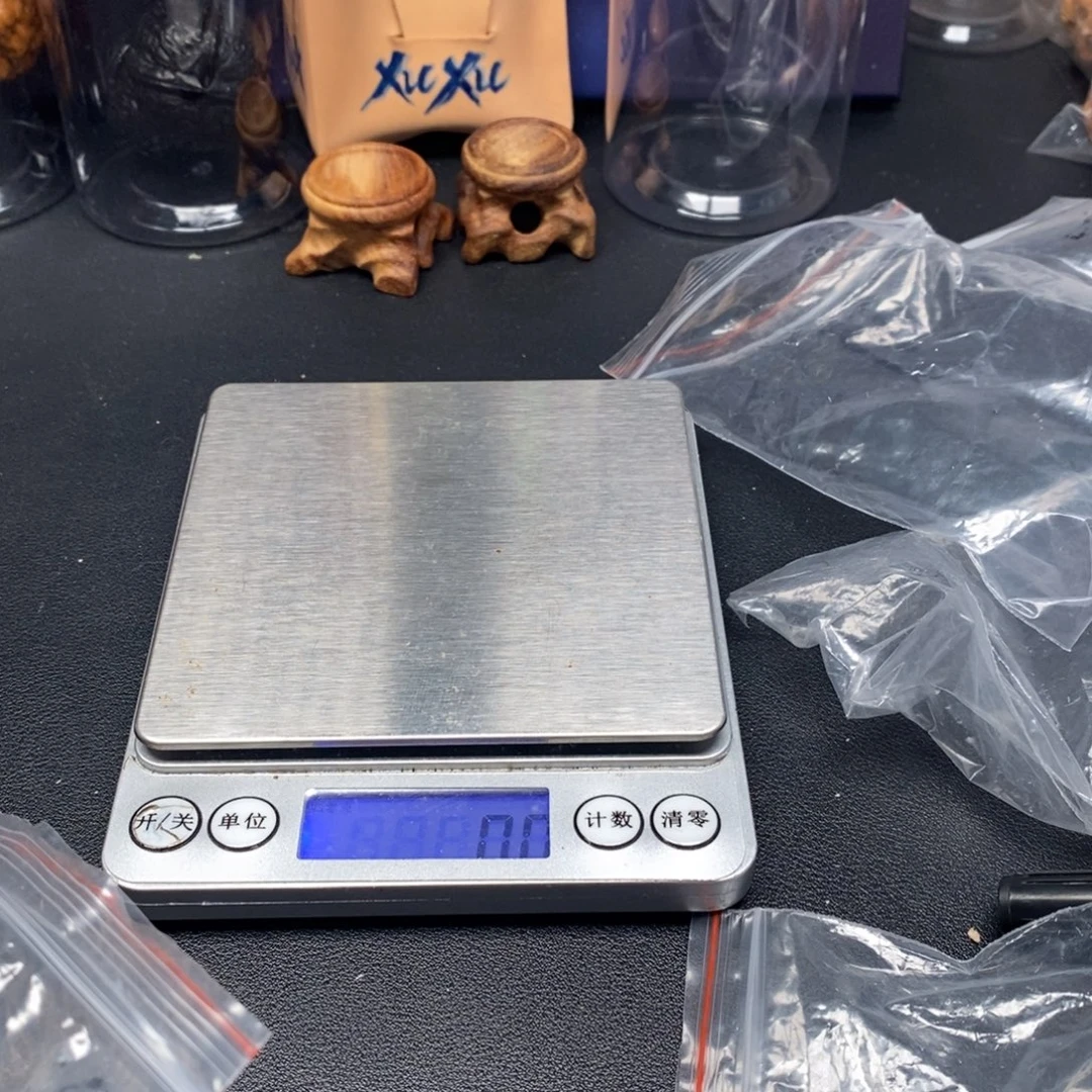 A***骐吊坠文玩核桃我在外面吃饭呢