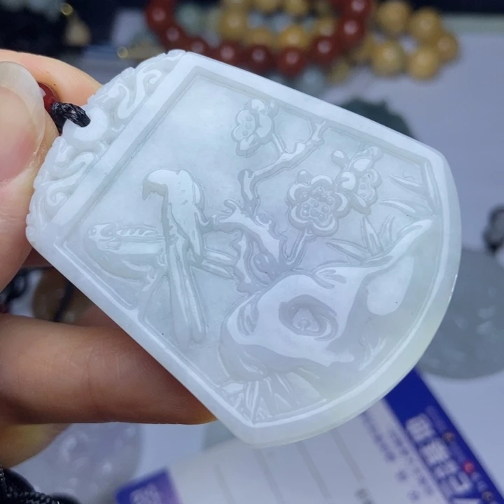 翡翠挂件未镶嵌翡翠