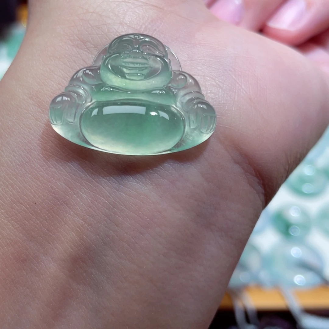 翡翠未镶嵌颈饰佛公