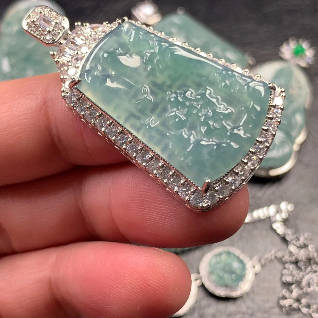 翡翠未镶嵌颈饰冰豪镶山水