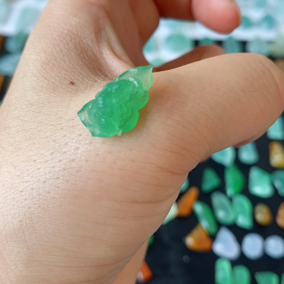 定制翡翠未镶嵌荷花