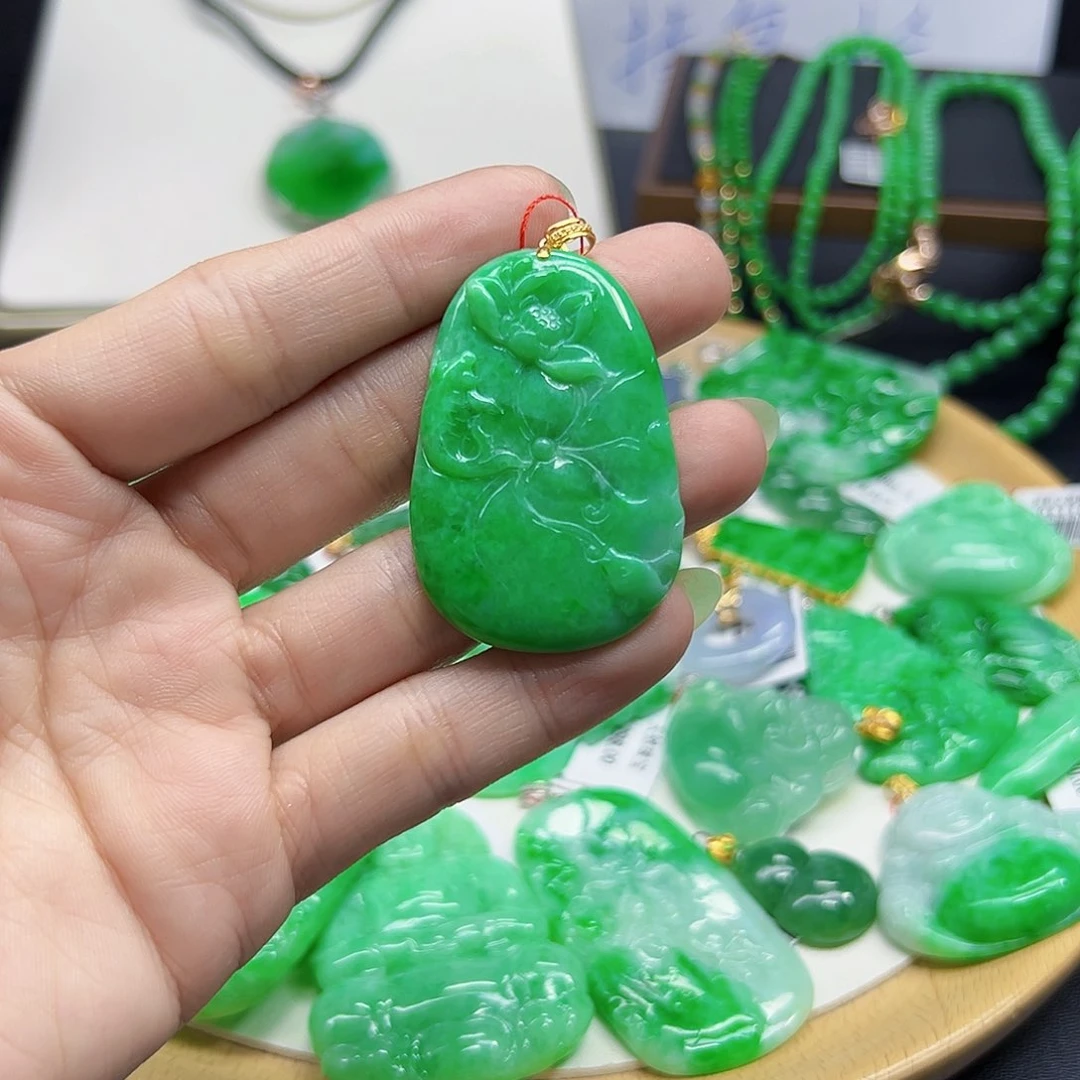 翡翠颈饰18K金镶嵌天然缅料A货一件