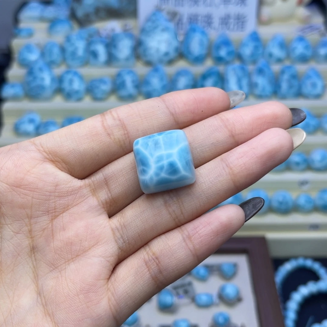 未镶嵌针钠钙石（海纹石）珠宝半成品
