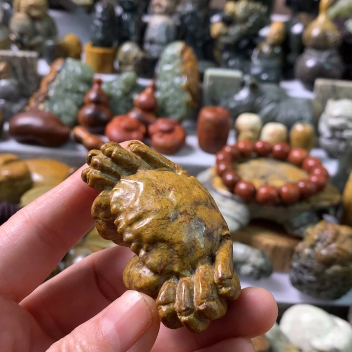 未镶嵌岫岩河磨玉（透闪石质玉）把件