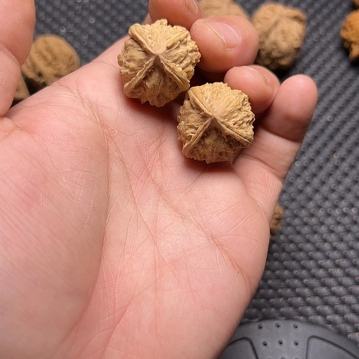 文玩核桃吊坠三棱