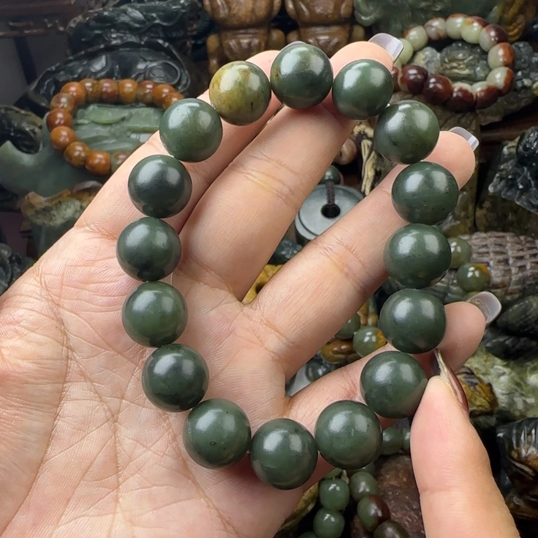 透闪石质玉未镶嵌珠宝奇石