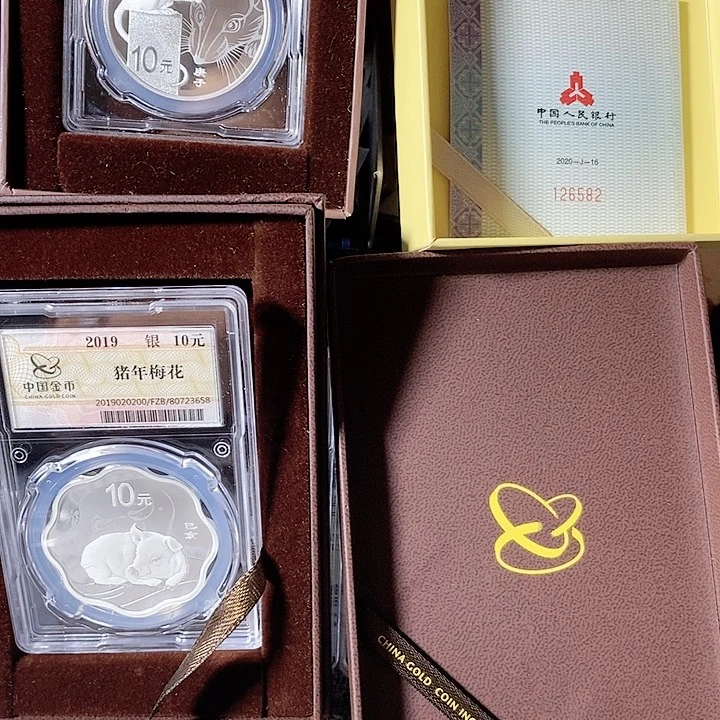 纯银大*子金封梅花猪有白点无证20本鼠带盒证如图各一枚
