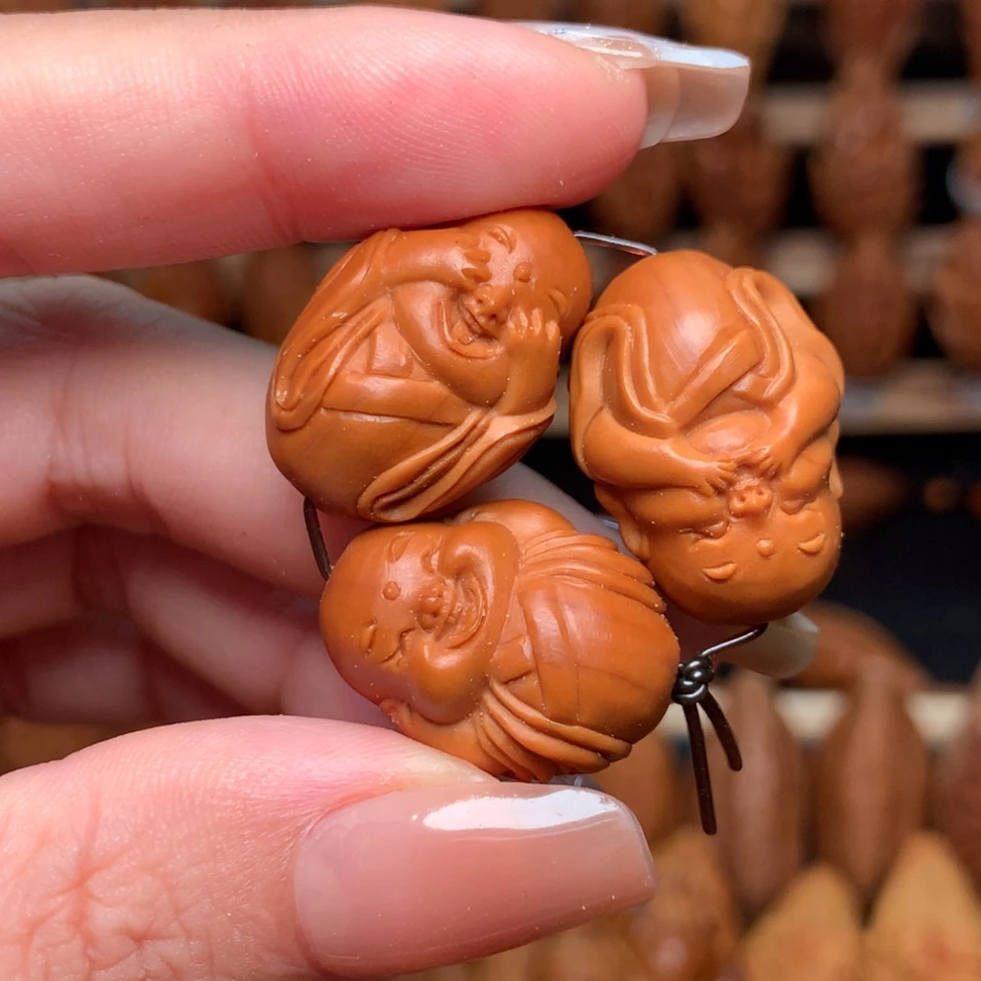 把件橄榄核三不小和尚