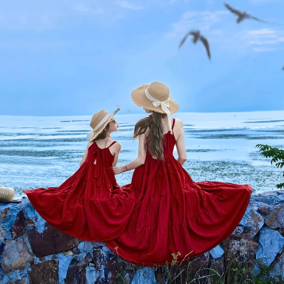 亲子装夏季新款母女装红色吊带裙海边度假裙亲子沙滩裙仙女大摆裙