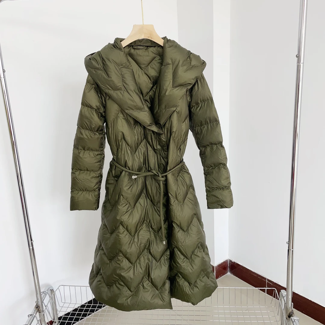 仓6  超清绗缝翻领大帽子休闲羽绒服(部分无腰带）