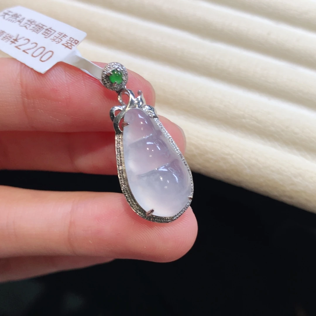 翡翠18K金镶嵌颈饰豆子