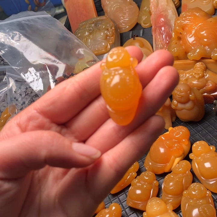 石英质玉（黄龙玉）未镶嵌颈饰