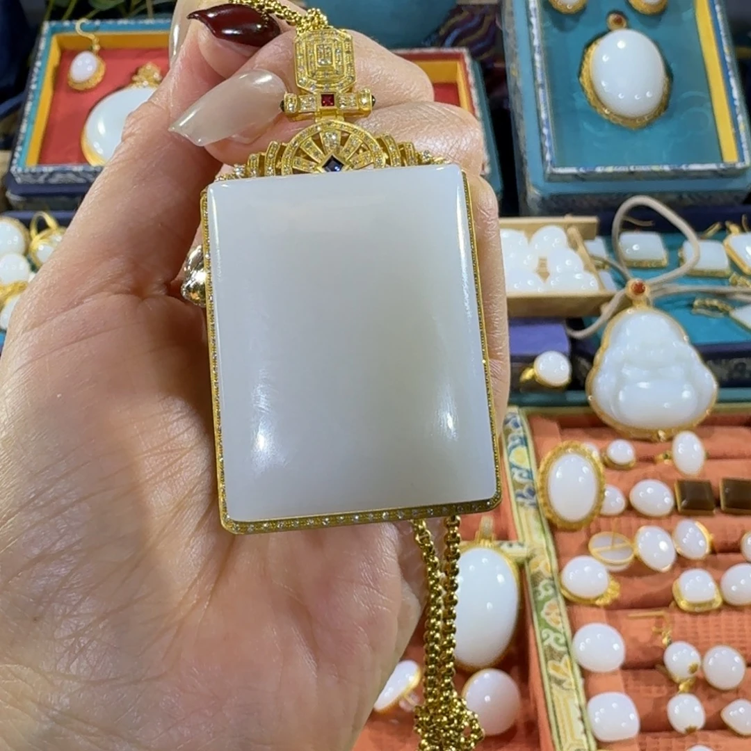 ****燚和田玉18K金镶嵌手镯