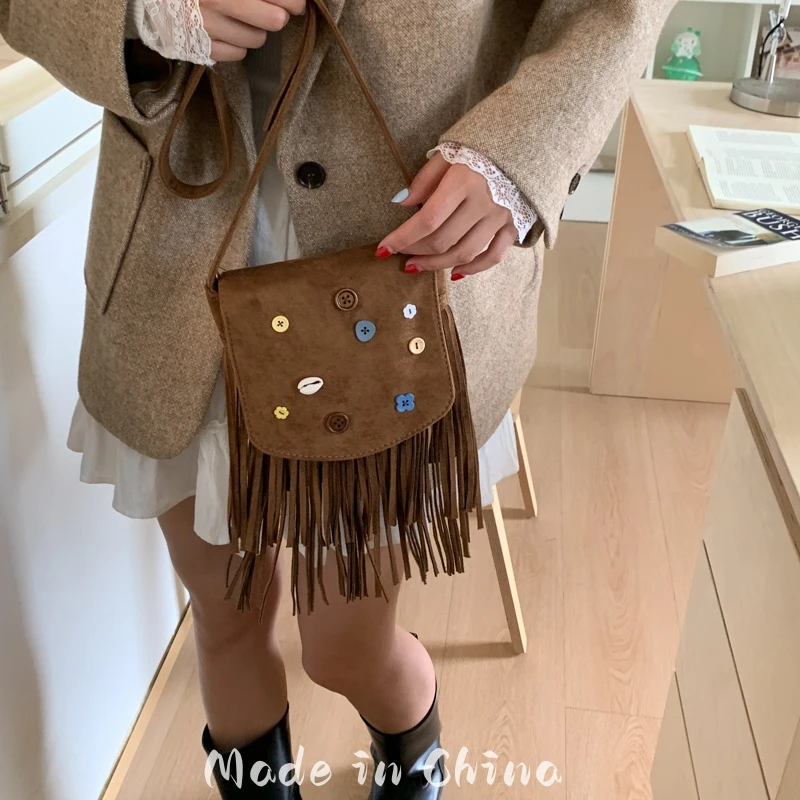 法式时尚潮流通勤包女2025新款小众复古磨砂流苏单肩斜挎包小方包