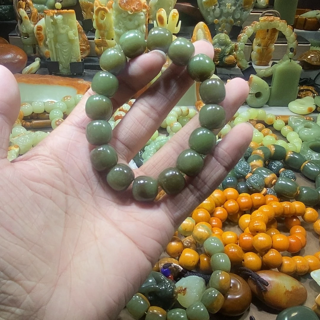 透闪石质玉未镶嵌手串1