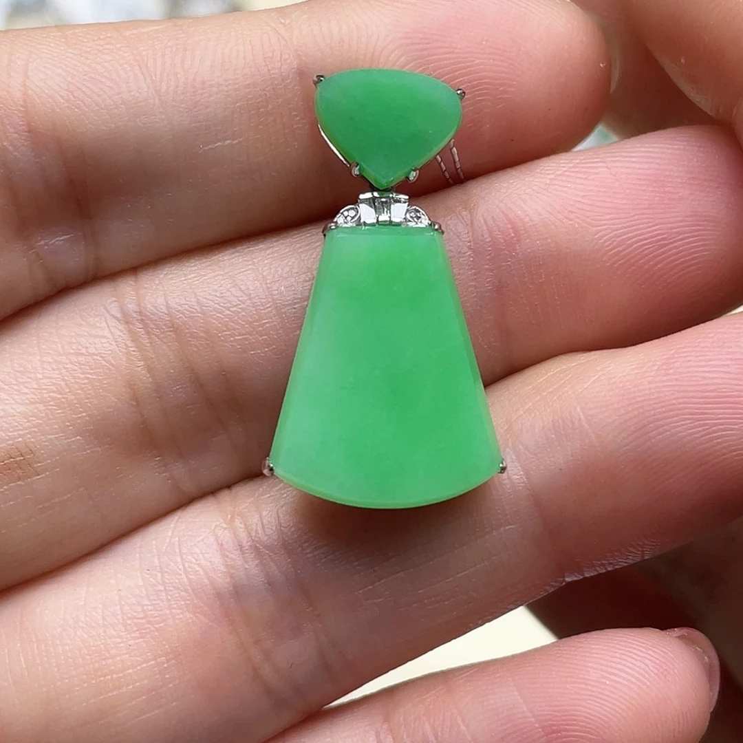 翡翠18K金镶嵌颈饰回流