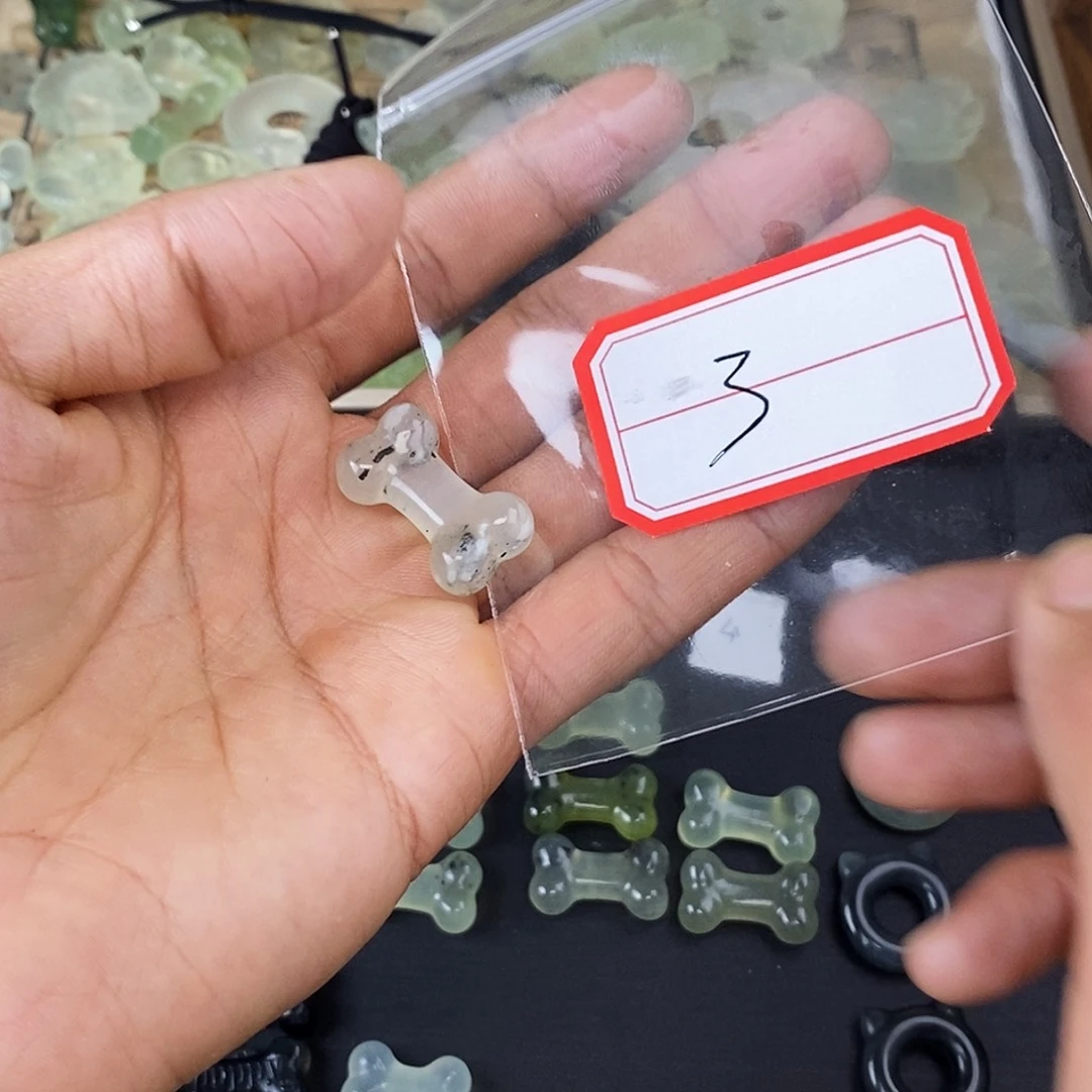 蛇纹石玉颈饰未镶嵌姝
