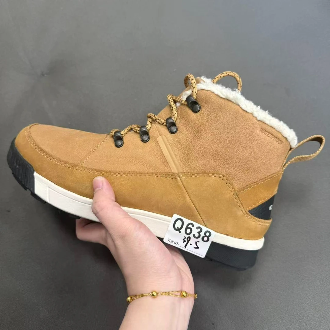 高帮徒步户外WATERPROOF耐磨防滑运动鞋 Q638 ( 无原盒 原垫）