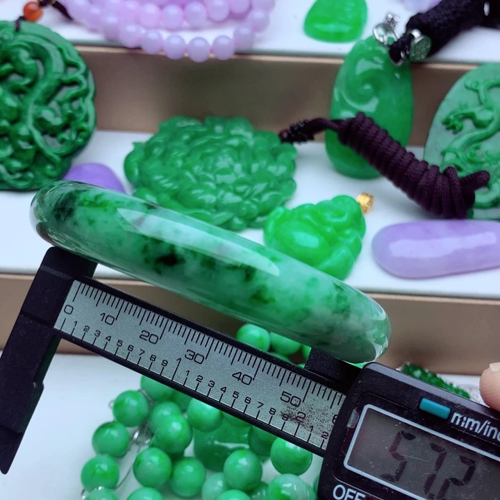 翡翠未镶嵌手镯……