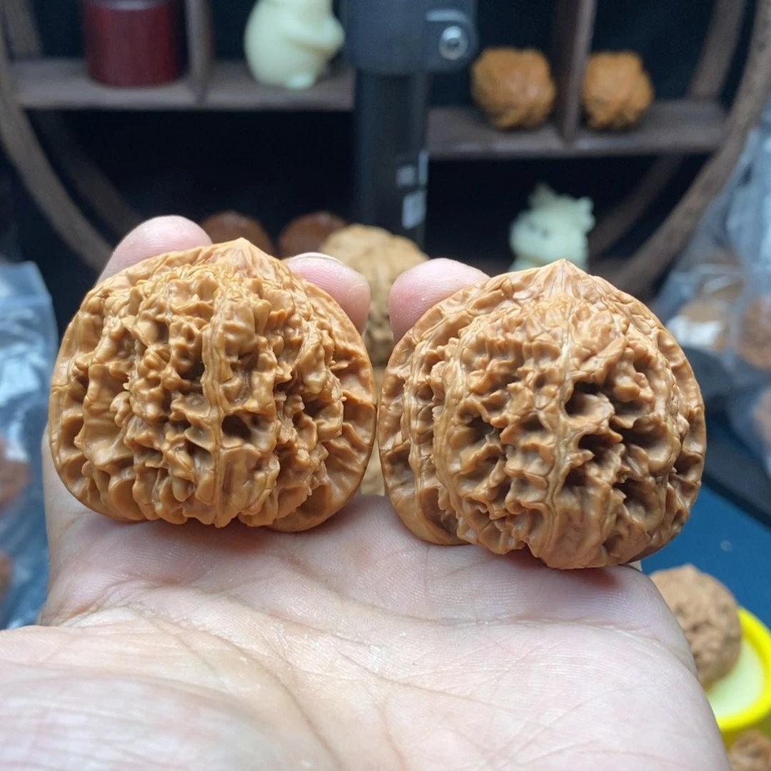 文玩核桃把件46玉麒麟