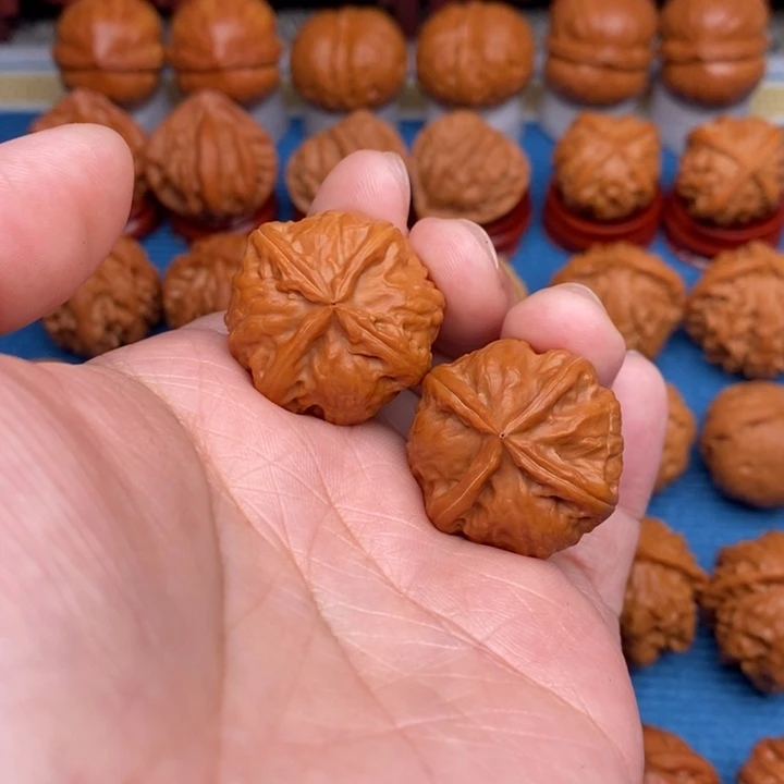 文玩核桃把件四棱