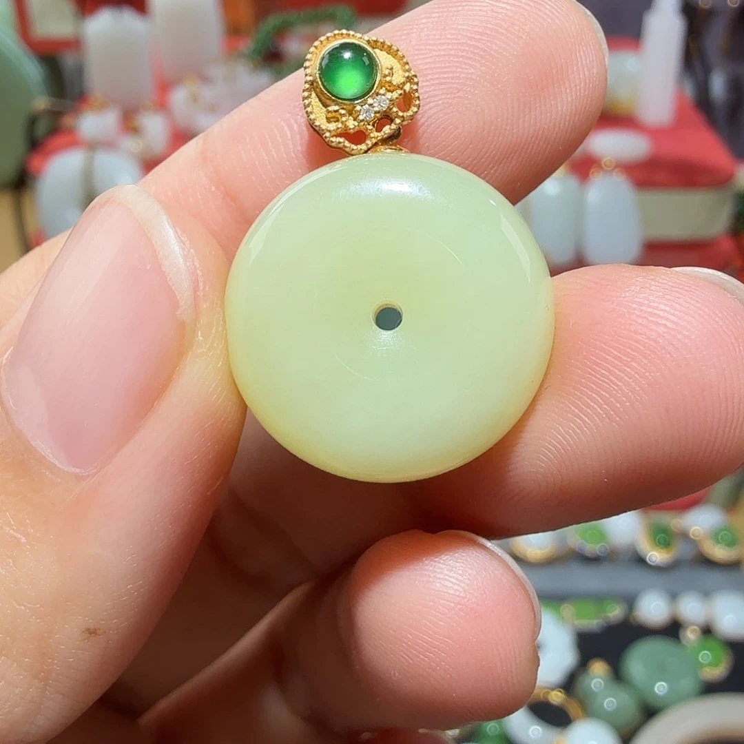 和田玉18K金镶嵌颈饰