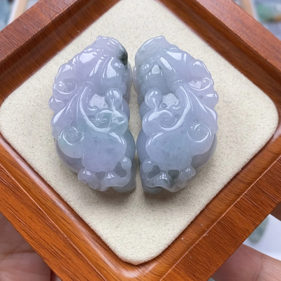 翡翠未镶嵌颈饰如意貔貅一对