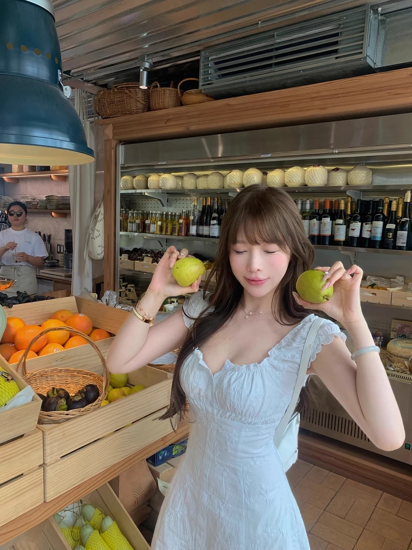 纯欲风夏季新款一字肩休闲泡泡袖连衣裙女夏季收腰A字短裙