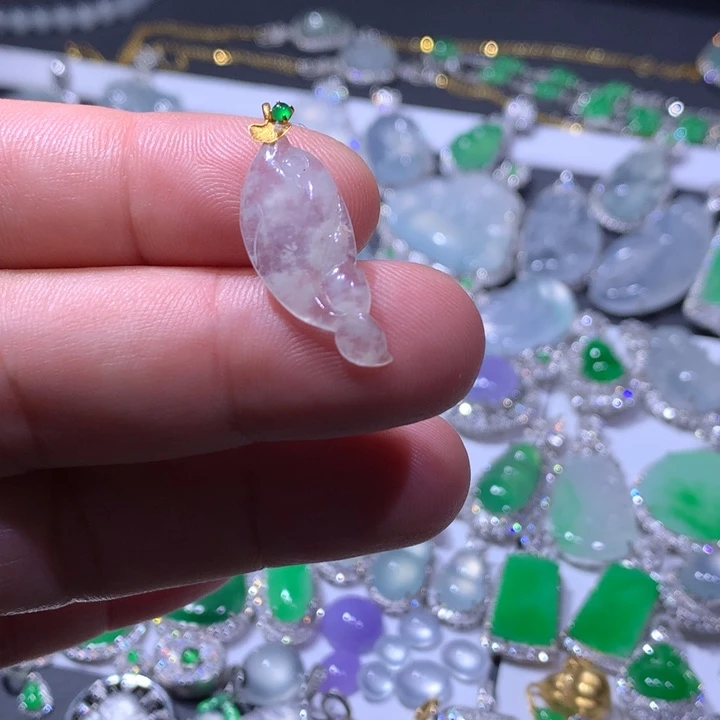 翡翠18K金镶嵌颈饰