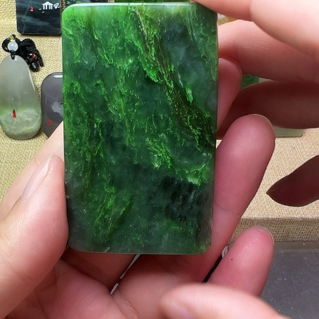 和田玉（碧玉）珠宝半成品未镶嵌微瑕