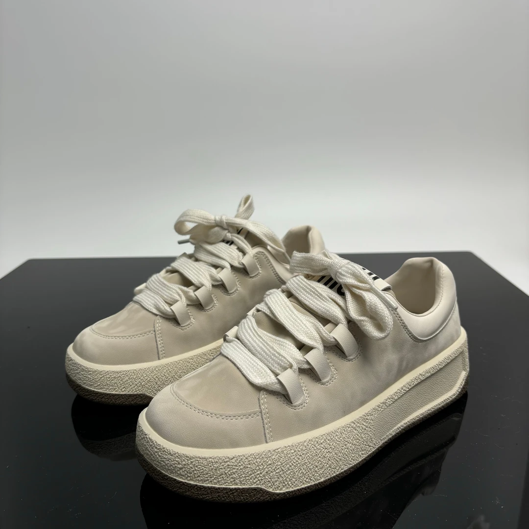 轻便运动休闲板鞋女2024新款网红超火时尚百搭厚底小白鞋 75111