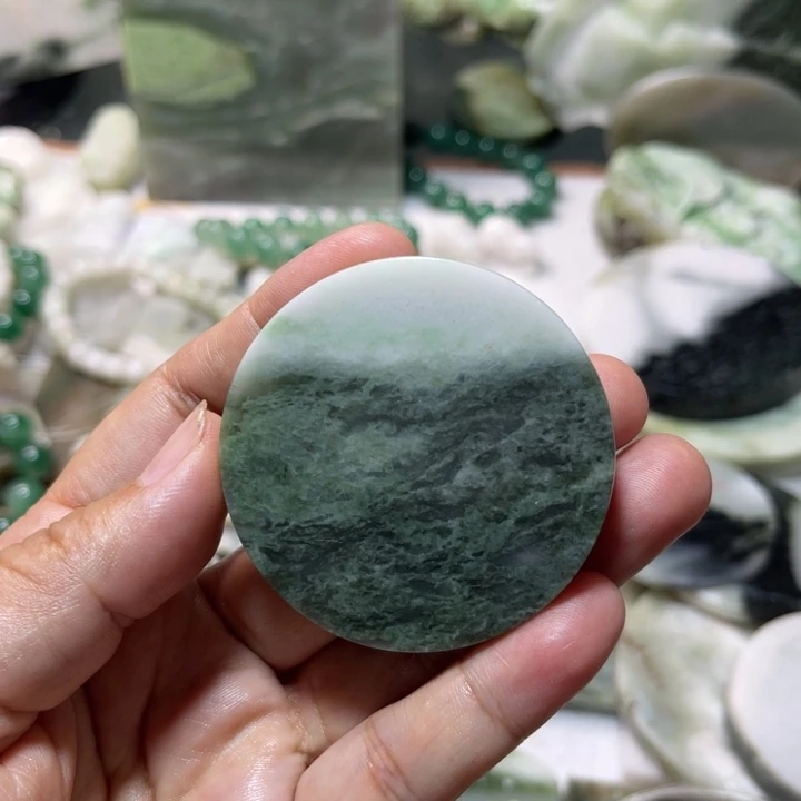 独山玉未镶嵌颈饰