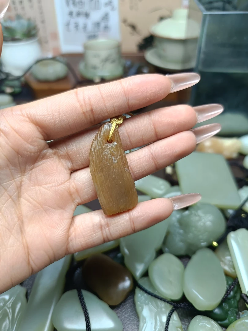 新疆和田玉点墨蝙蝠