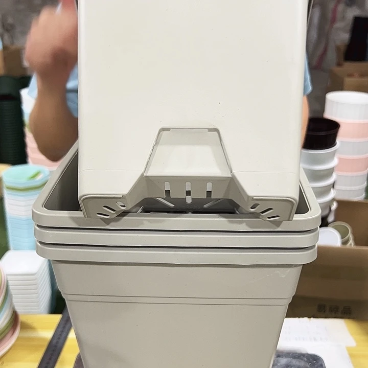 方形口23高26灰白带托4只