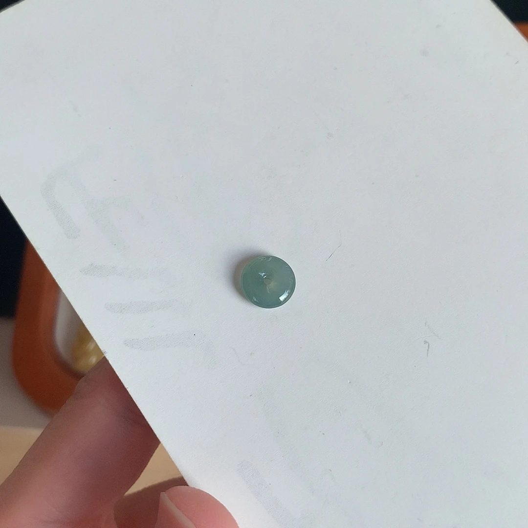 亚****翡翠未镶嵌颈饰扣