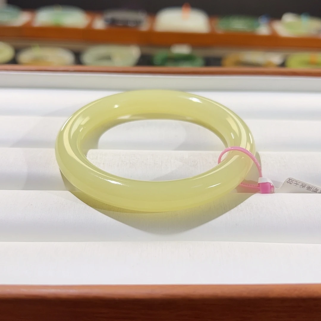 和田玉手镯未镶嵌柠檬黄黄口圆条