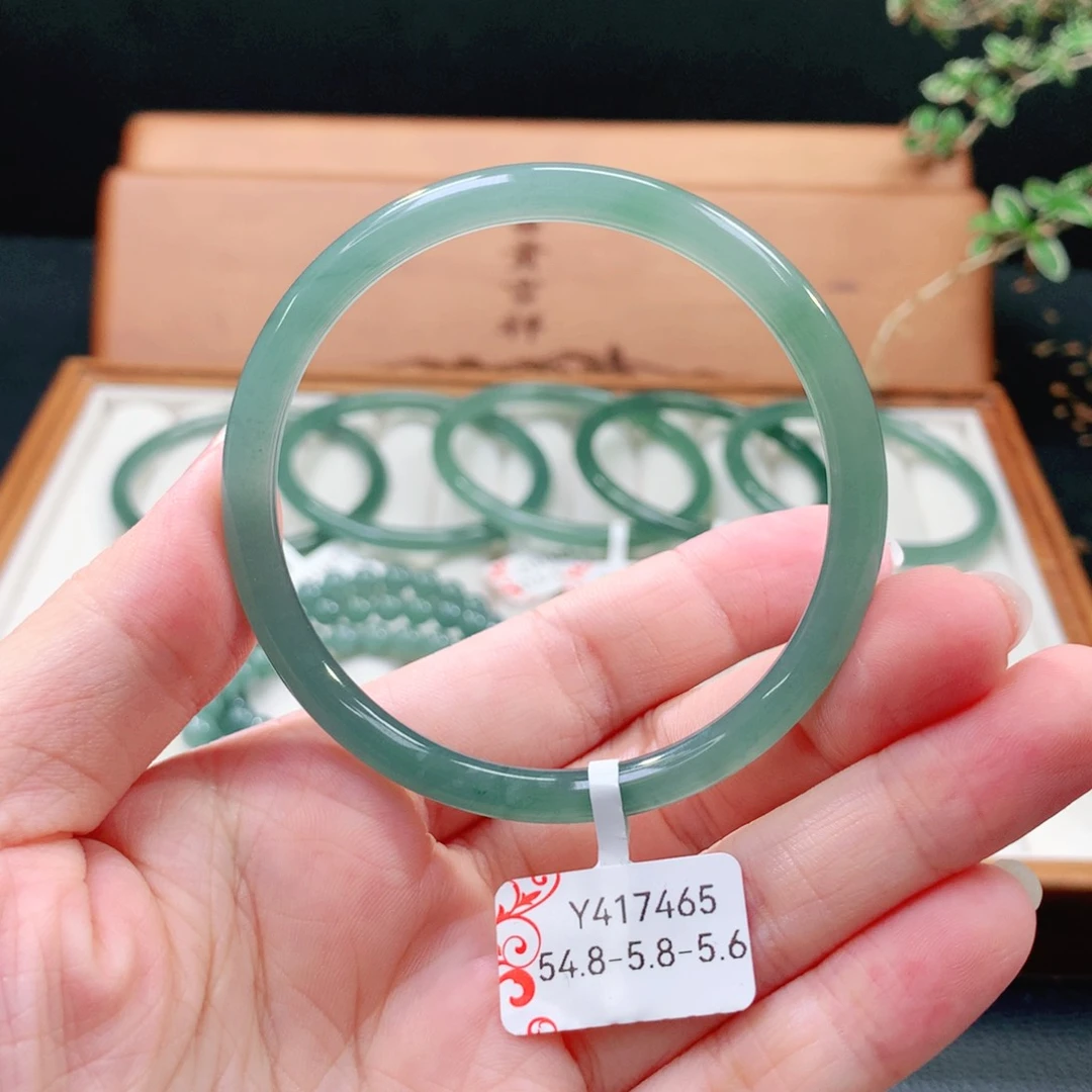 翡翠手镯（圆镯）未镶嵌