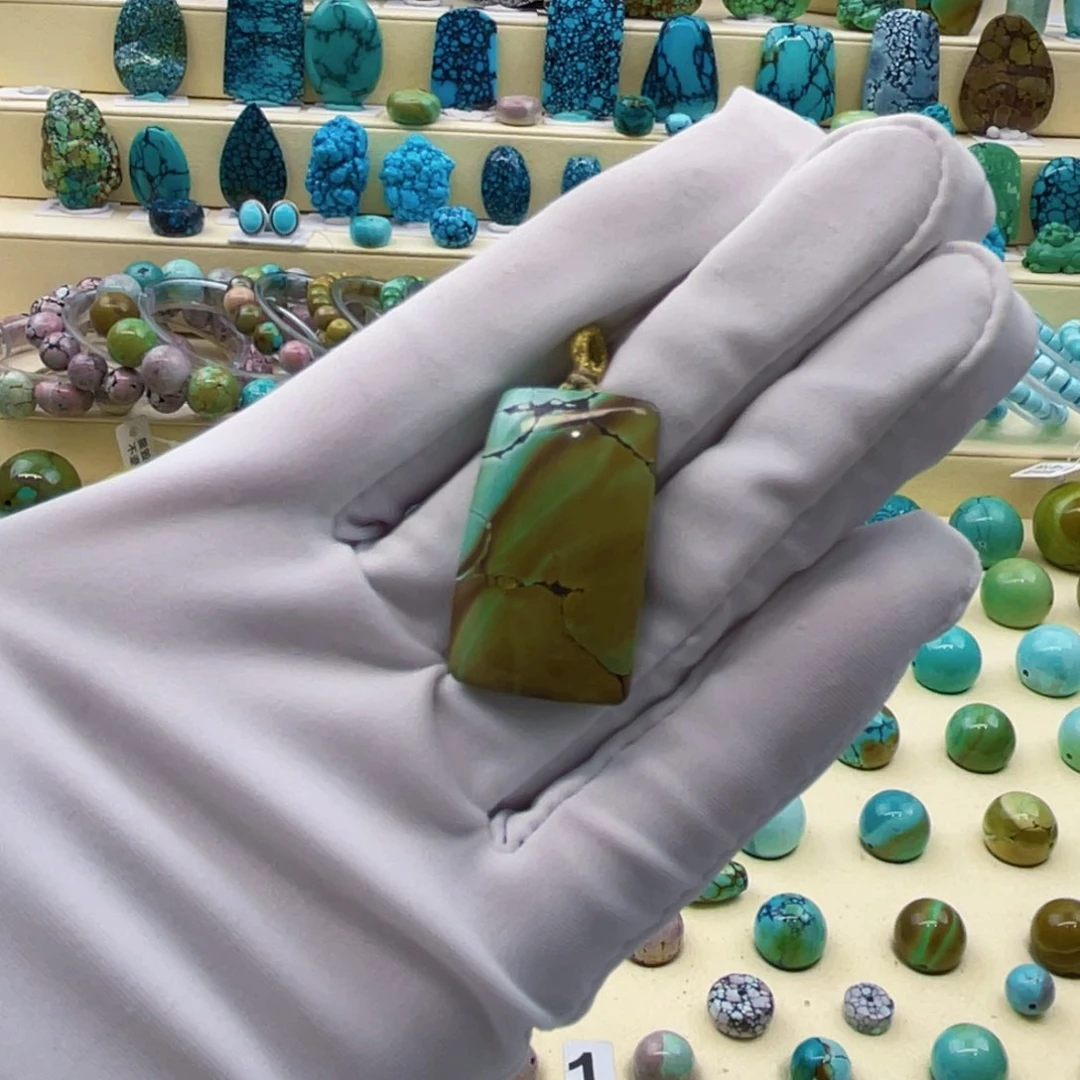 绿松石未镶嵌颈饰