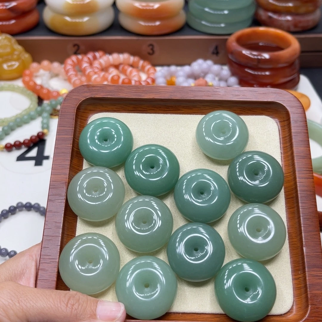未镶嵌石英岩玉珠宝奇石