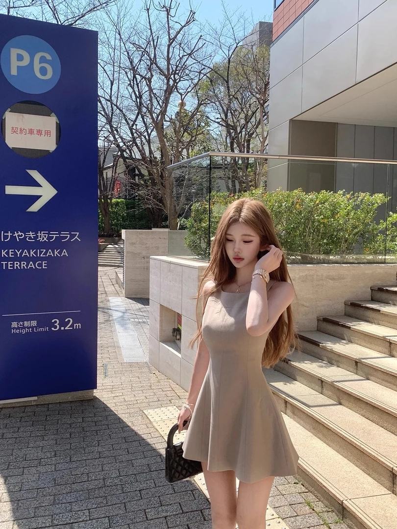 JMSHOP 眼泪女王 黑色无袖连衣裙女夏收腰高级感白色优雅裙子