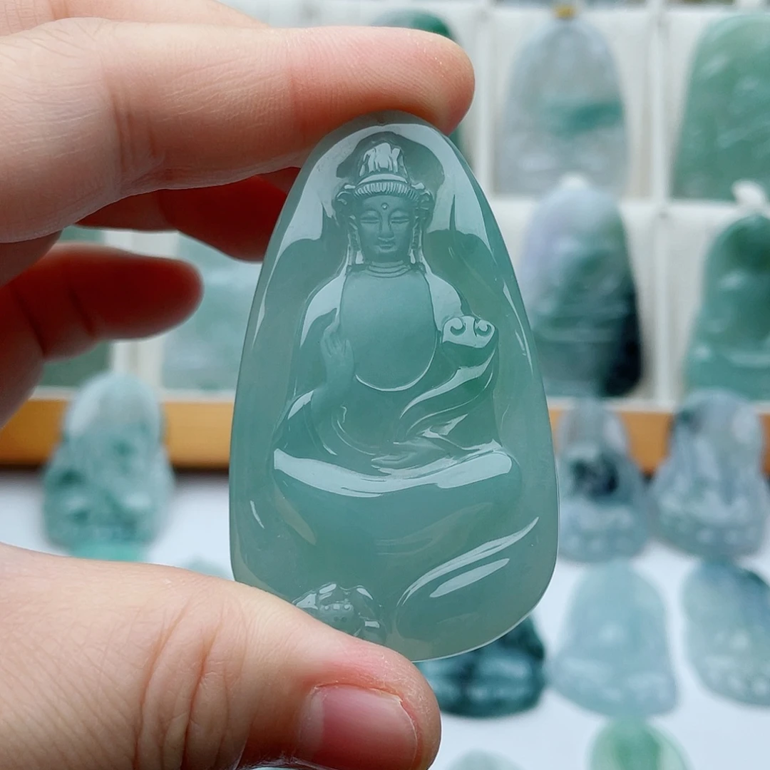 翡翠未镶嵌颈饰素衣观音