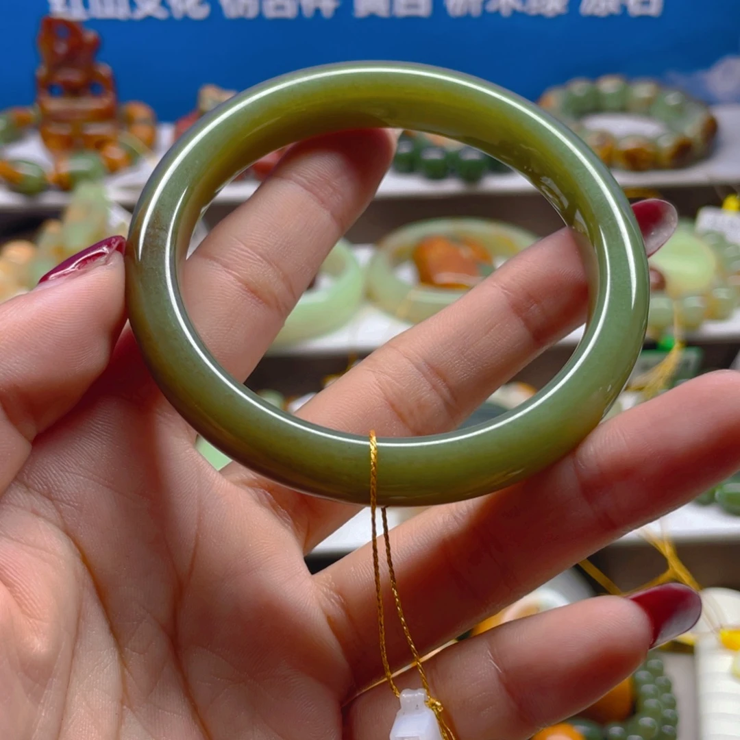 未镶嵌手镯透闪石质玉