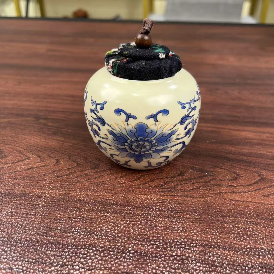 Z3364汝窑青花缠枝莲无纺布茶叶罐