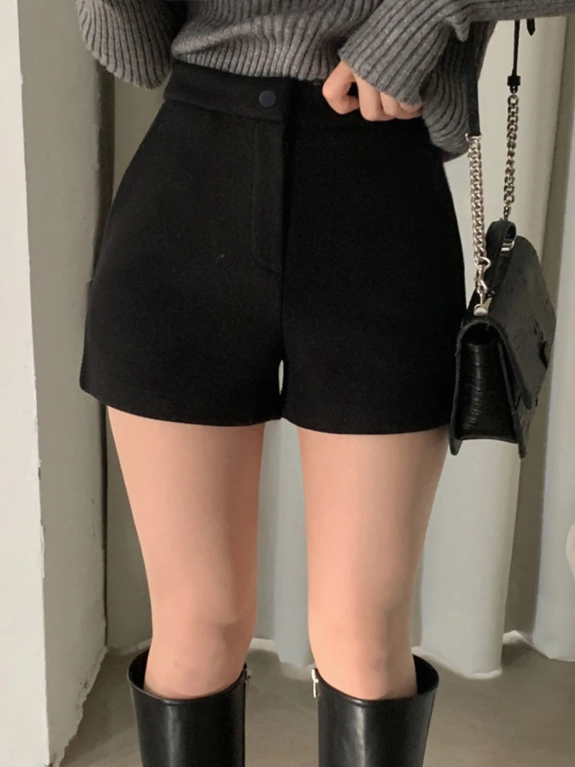 黑色毛呢短裤女秋冬2025新款显瘦高腰呢子靴裤韩版修身直筒三分裤