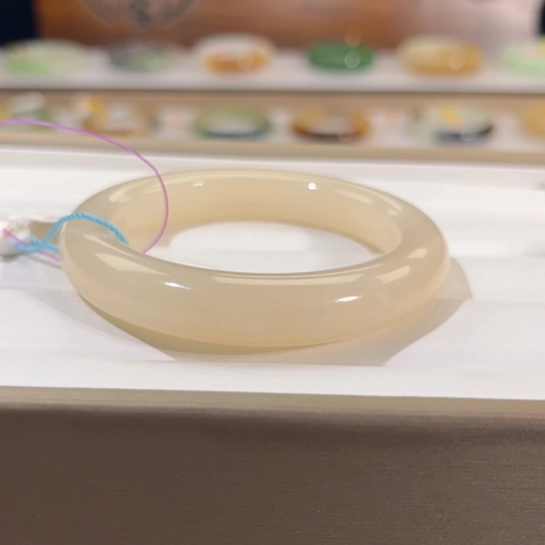 建***说和田玉未镶嵌手镯