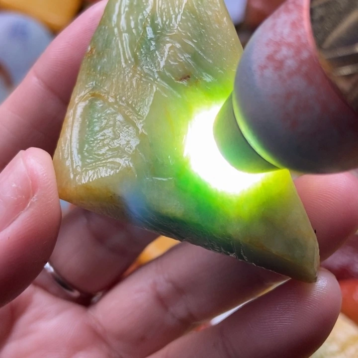 翡翠未镶嵌颈饰缅甸