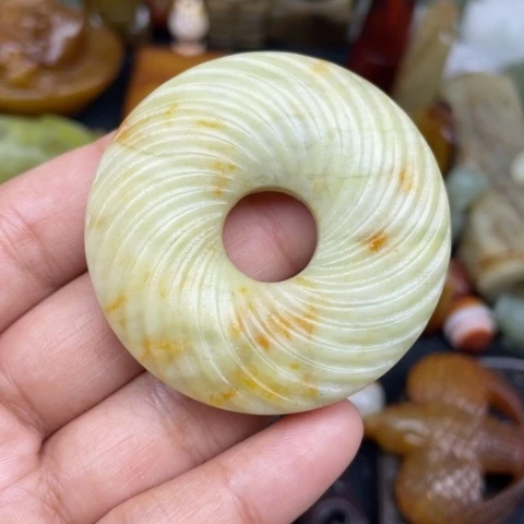 蛇纹石玉未镶嵌颈饰20